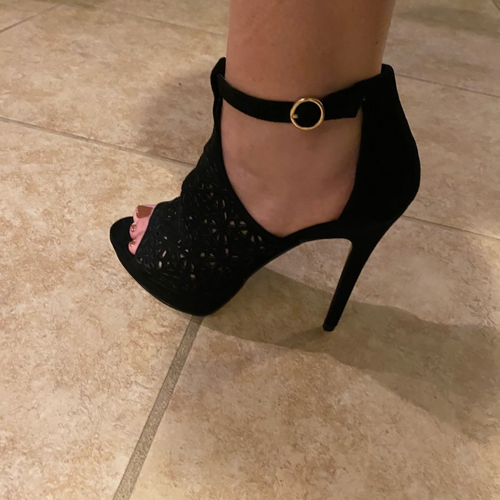 Aldo heels, black man made material, size 8, 4inch heel